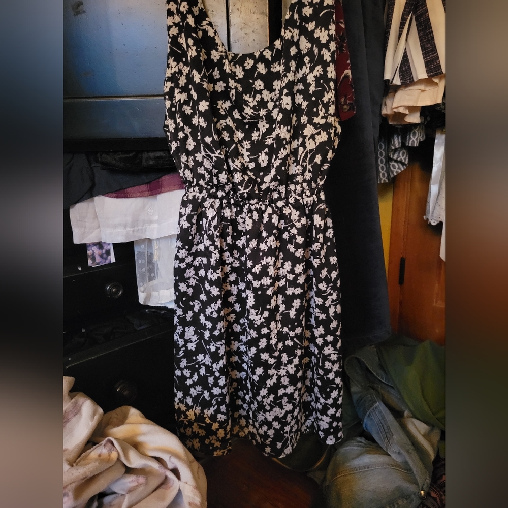 Black and white floral backless dress